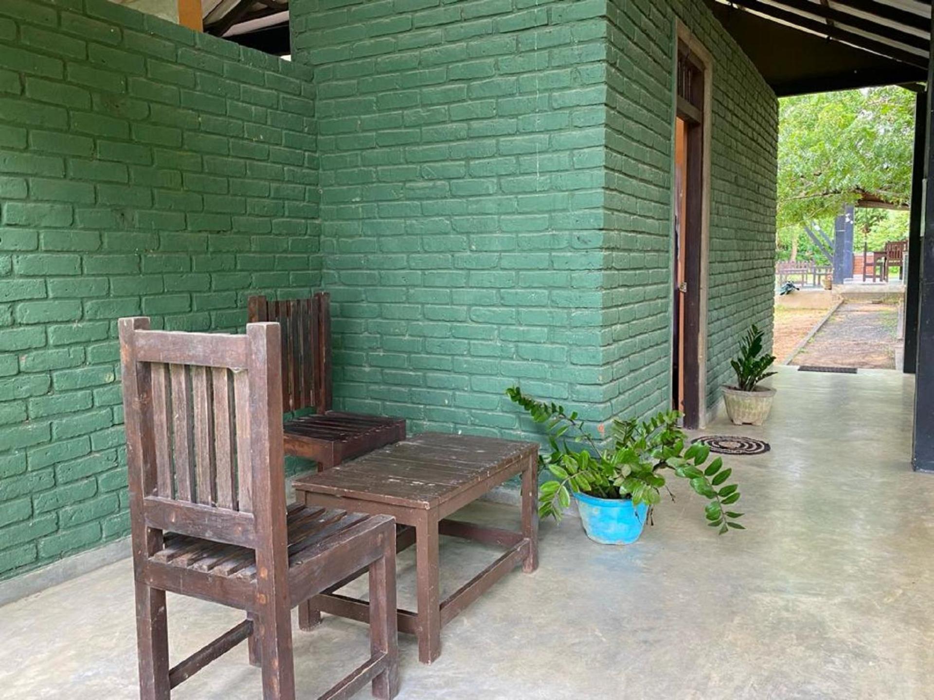 Yala Ying Yang Hostel & Camping ภายนอก รูปภาพ