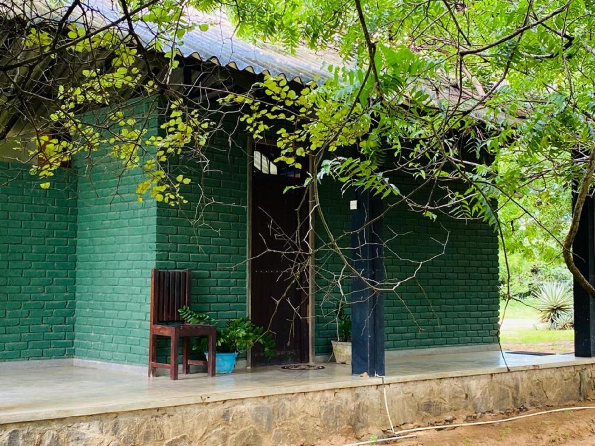 Yala Ying Yang Hostel & Camping ภายนอก รูปภาพ
